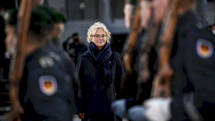 Almanya Savunma Bakanı Lambrecht: Şimdilik Ukrayna'ya silah sevkiyatı yapmayacağız