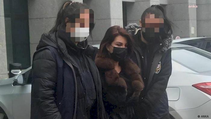 Gazeteci Sedef Kabaş tutuklandı