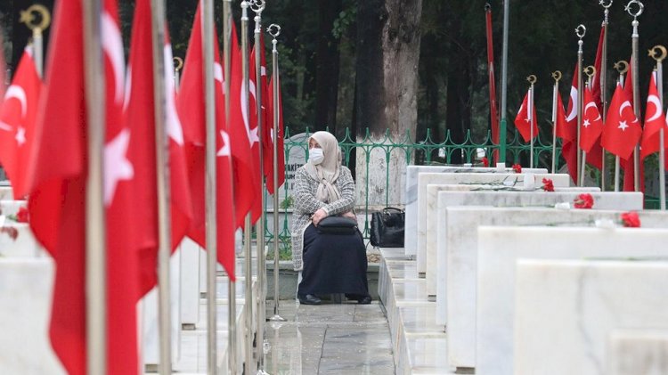 Demokrasinin yolu Diyarbakır'dan değil,  şehitlikten geçer!