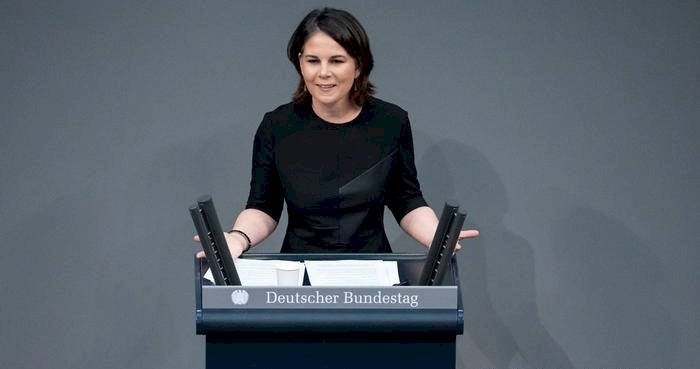 Baerbock: Rusya saldırırsa çok sert bir yanıt alır