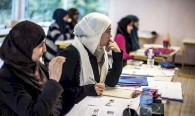 Avusturya'da koalisyon için başörtüsü pazarlığı suçlaması, Yeşiller'i zor durumda bıraktı