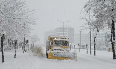 Isparta'da Elektrik Kesintisi Hayatı Felç Etti