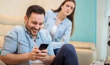 Kıskançlığınızın Sebebi Çocukluğunuzda Ebeveyninizle Yaşadığınız İlişki Olabilir