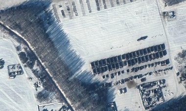 Rusya'nın Ukrayna sınırına yaptığı askeri yığınağı gösteren uydu görüntüleri yayımlandı