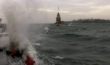 İSTANBUL FIRTINALI VE YAĞIŞLI HAVANIN ETKİSİNE GİRİYOR