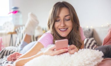 Akıllı telefonlar kadınların evlilik ve arkadaşlık sitelerine ilgisini artırdı