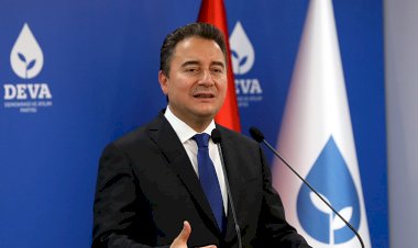 Ali Babacan, çöken ekonomiden sorumlu değil mi?
