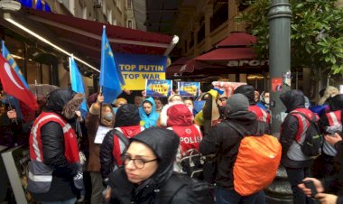 Rusya'nın Ukrayna'ya saldırısı İstanbul'da protesto edildi