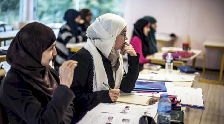 Avusturya'da koalisyon için başörtüsü pazarlığı suçlaması, Yeşiller'i zor durumda bıraktı