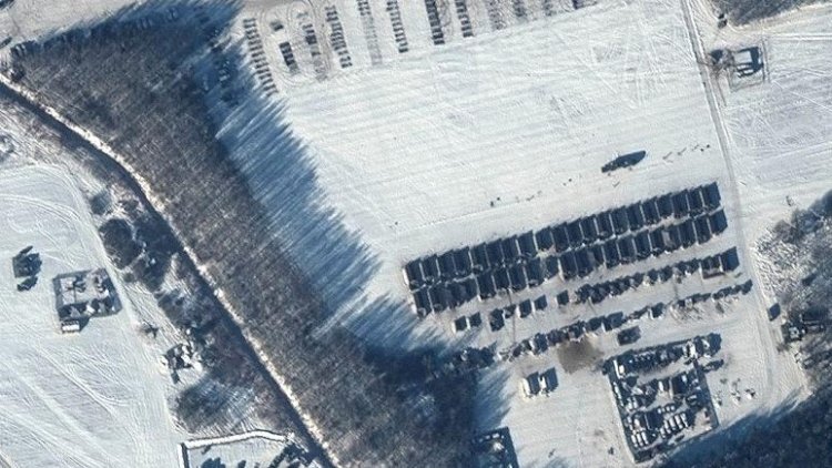 Rusya'nın Ukrayna sınırına yaptığı askeri yığınağı gösteren uydu görüntüleri yayımlandı