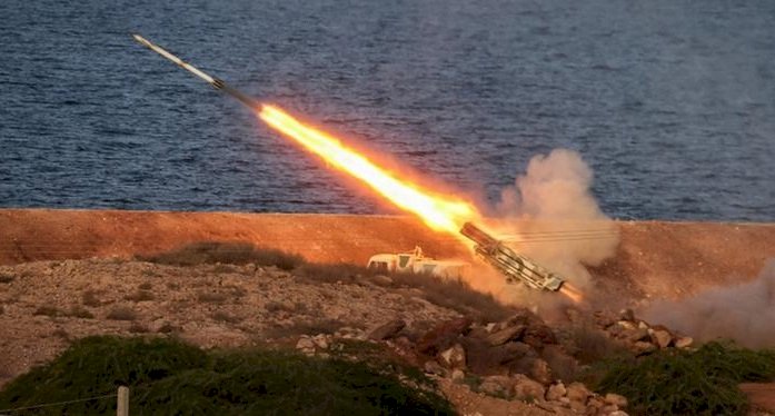 İran'dan 1450 km menzilli yeni füze
