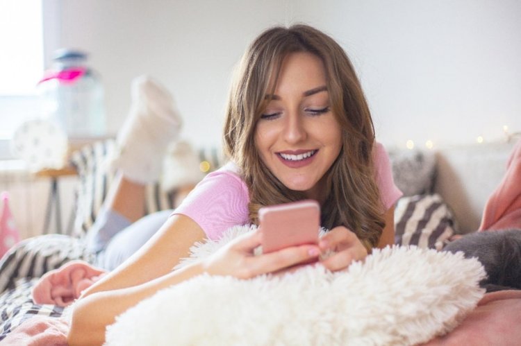 Akıllı telefonlar kadınların evlilik ve arkadaşlık sitelerine ilgisini artırdı