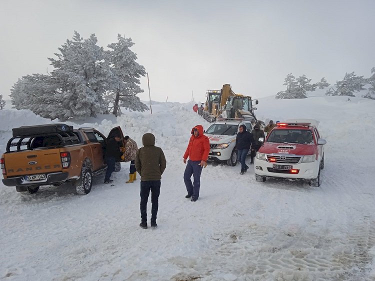 Mahsur kalan ekipler kurtarıldı