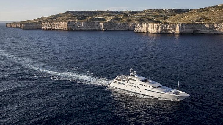 Putin’in lüks yatı Alman sularını terk etti