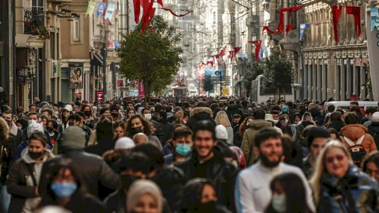 TÜİK araştırması: Türkiye'de kadınlar daha mutlu; en yüksek mutluluk oranı okul bitirmeyenlerde
