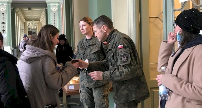 +++Canlı Anlatım: 50 binden fazla Ukraynalı ülkeyi terk etti 