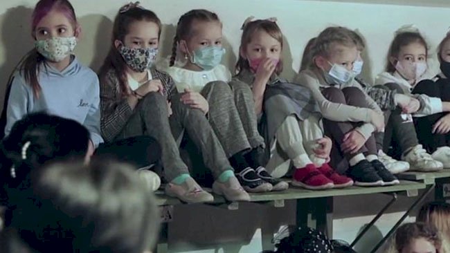 Bu fotoğraf bugün Ukrayna'da çekildi! Minicik yürekler sığınakta bekliyor