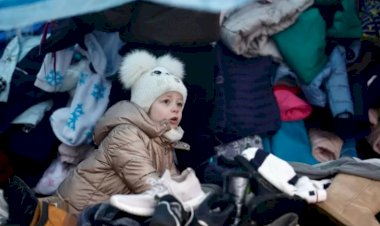 Rusya Ukrayna'yı işgal etti, yüz binlerce Ukraynalı komşu ülkelere sığındı