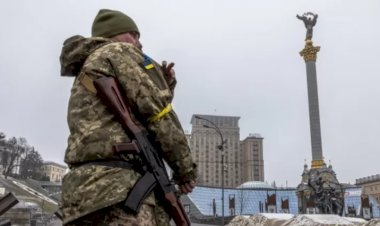 Rusya'nın Ukrayna'yı işgali: Kiev yakınlarındaki 64 kilometrelik Rus askeri konvoyu neden durdu?