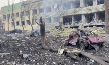 Zirvede barış konuşurken Mariupol'ü bombaladılar