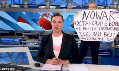Marina Ovsyannikova: Rusya televizyonunda Ukrayna'nın işgalini protesto etmesi sonrası mahkemeye çıkarılan editör