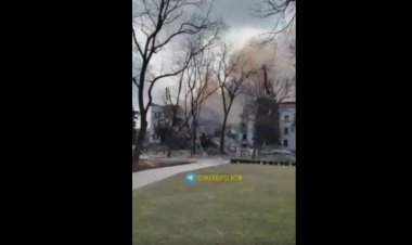 Son dakika | Rus uçakları sivillerin saklandığı tiyatro binasını vurdu