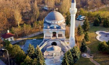 200'den fazla Türk vatandaşı elektrik ve su olmadan camide bekliyor