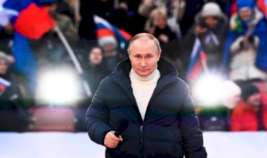 Putin’den Stadyum Mitingi: “Ukrayna’da Üstün Geleceğiz”