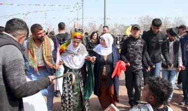 Nevruz’da Yöresel Kıyafet Gerginliği