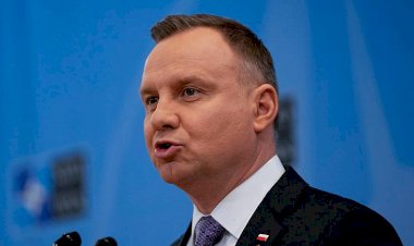 Polonya Cumhurbaşkanı Duda'nın uçağı arıza nedeniyle acil iniş yaptı