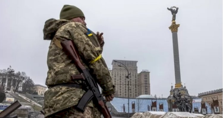 Rusya'nın Ukrayna'yı işgali: Kiev yakınlarındaki 64 kilometrelik Rus askeri konvoyu neden durdu?