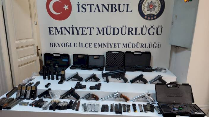 İstanbul Beyoğlu’nda suikast silahları ele geçirildi