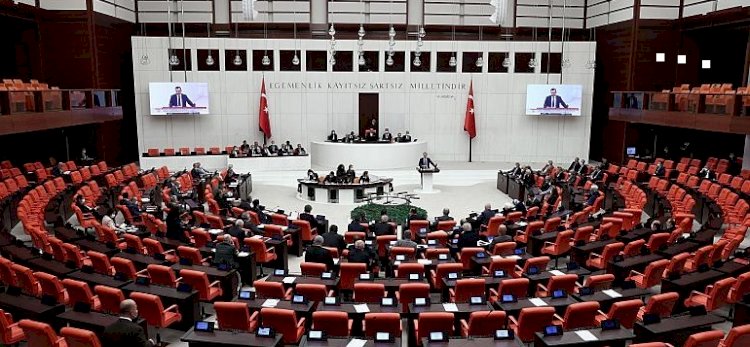 Seçim Kanunu Teklifi hangi düzenlemelerle öne çıkıyor, siyasi partilerin yol haritası ne olacak?