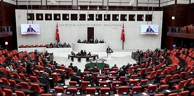 Seçim Kanunu Teklifi hangi düzenlemelerle öne çıkıyor, siyasi partilerin yol haritası ne olacak?