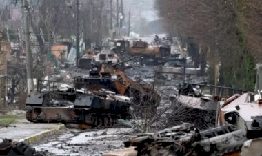 Ukrayna savaşı: Sokakları yanmış tanklarla dolu Ukrayna kenti Bucha