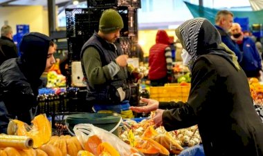 Enflasyon artıyor, maaşlar eriyor