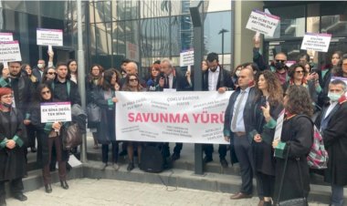 İzmir Barosu’ndan “Savunma Yürüyüşü”