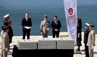 Gelibolu'da bulunan 17 Fransız asker kalıntısı 107 yıl sonra silah arkadaşlarının yanına defnedildi