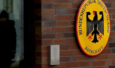 Rusya 40 Alman diplomatı sınır dışı ediyor