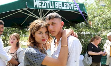 Başkan Tarhan, toplu nikah töreninde 11 çiftin nikahını kıydı
