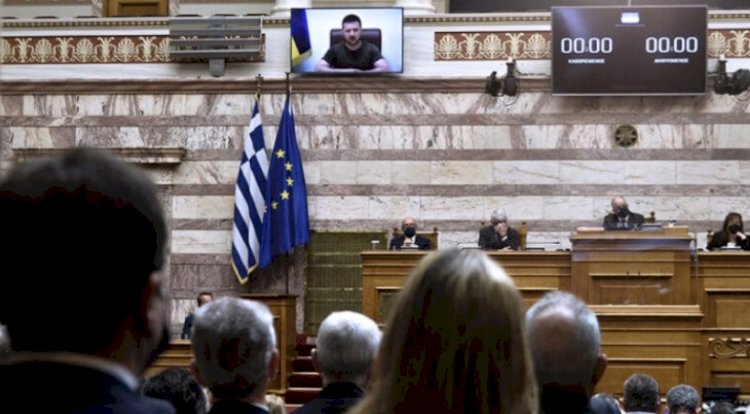 Zelenski, Yunanistan Parlamentosu'ndaki konuşmasında Azov Taburu üyesine söz verdi