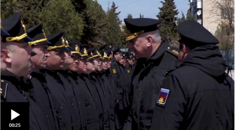 Moskova kruvazörü: Rus mürettebat 'gemi battıktan sonra ilk kez görüntülendi'