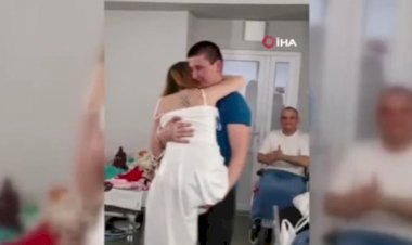 Rus mayını nedeniyle bacaklarını kaybeden hemşire hastanede evlendi