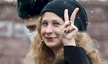 Pussy Riot üyesi Rusya'yı terk etti