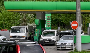 Savaşın devam ettiği Ukrayna'da benzin sorunu yaşanıyor