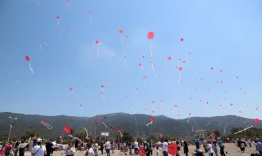 Menderes’te gökyüzü uçurtmalarla renklendi