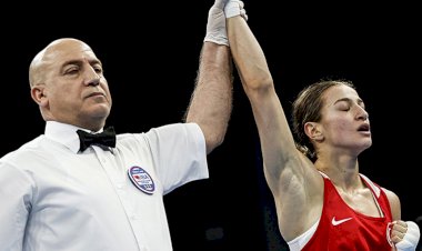 Dünya Kadınlar Boks Şampiyonası'nda Buse Naz Çakıroğlu, bronz madalyayı garantiledi