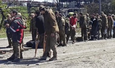 Ukrayna Azovstal'daki askerler için esir değişimi, Rusya savaş suçuyla yargılama istiyor