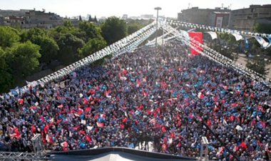 Ali Babacan, masayı terk mi ediyor?..