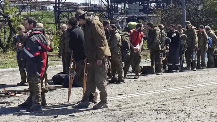 Ukrayna Azovstal'daki askerler için esir değişimi, Rusya savaş suçuyla yargılama istiyor